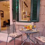 Old Town Oasis Σπλιτ