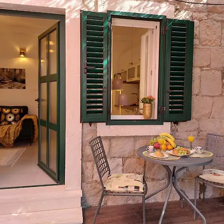 Апартаменты Old Town Oasis