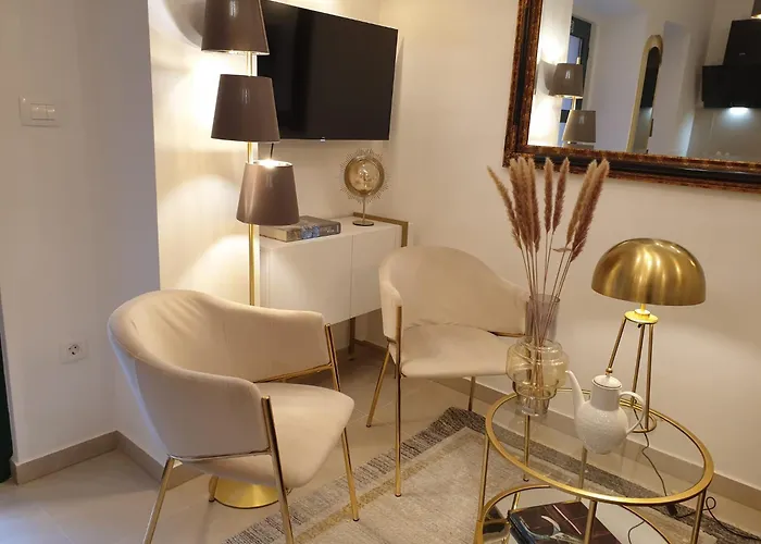 Old Town Oasis דירה