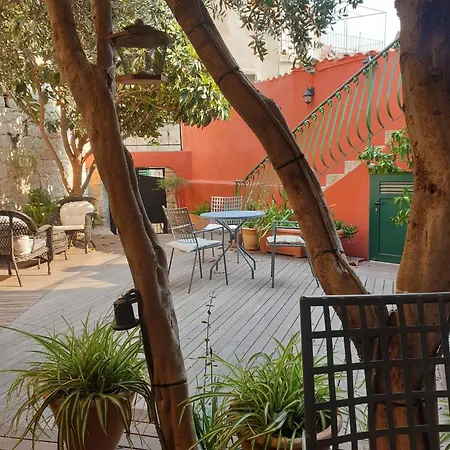 Apartment Old Town Oasis